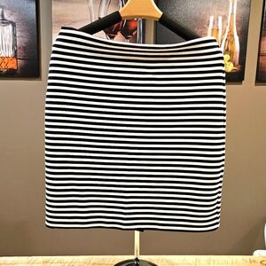 🦄 3 for $15 Loft pencil skirt